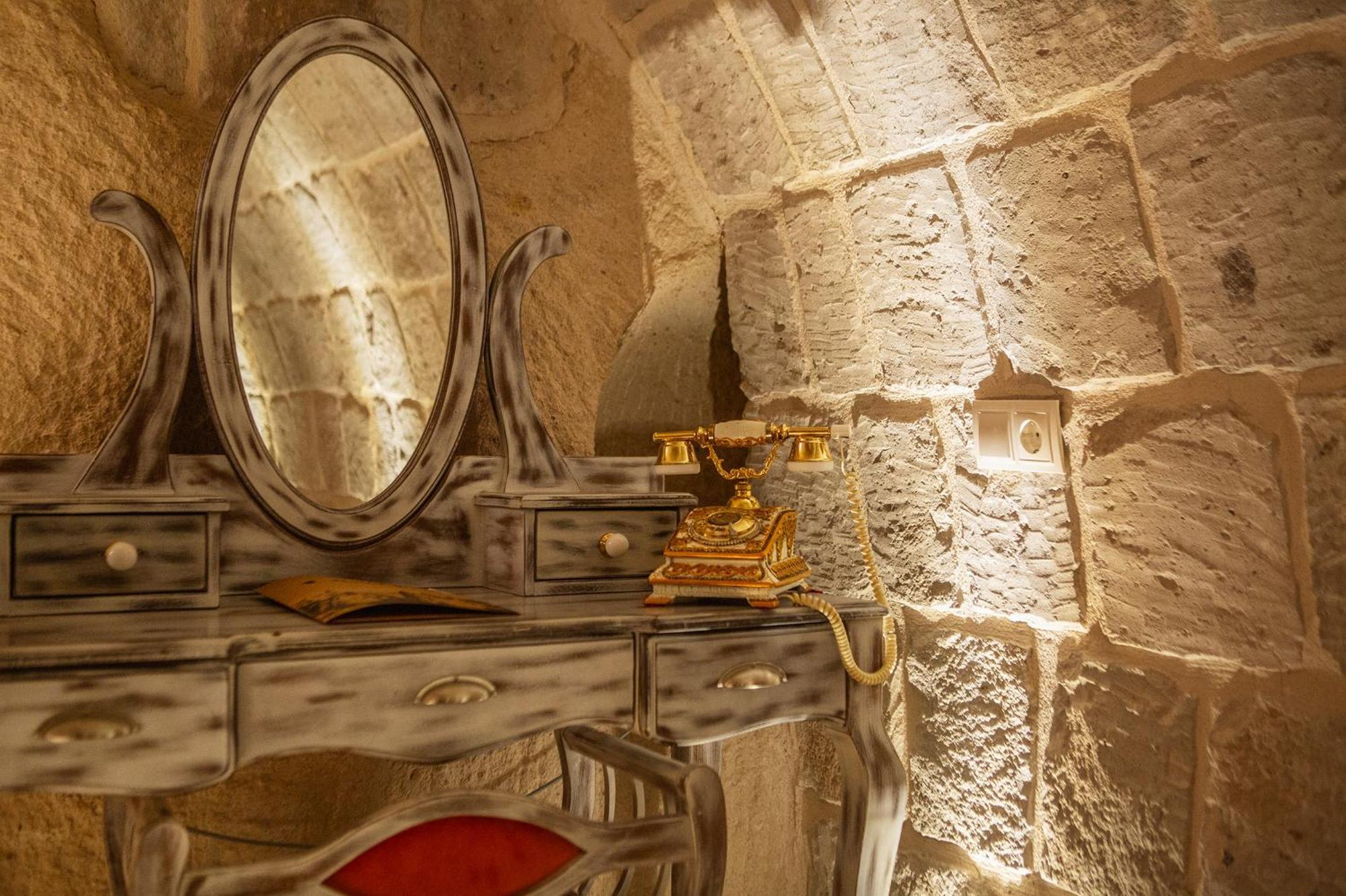 Karlik Cave Suite Cappadocia Ючхисар Екстериор снимка