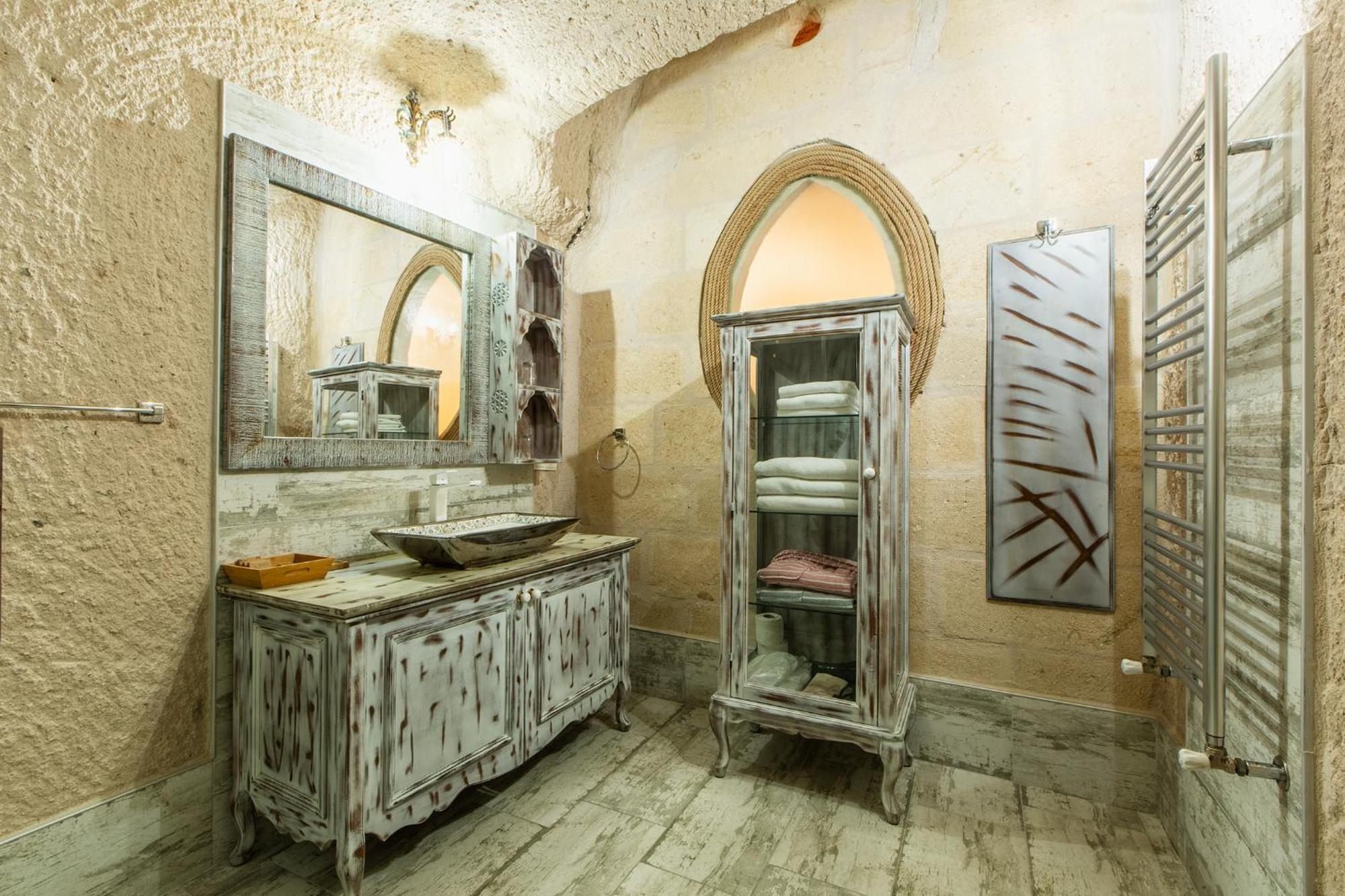Karlik Cave Suite Cappadocia Ючхисар Екстериор снимка