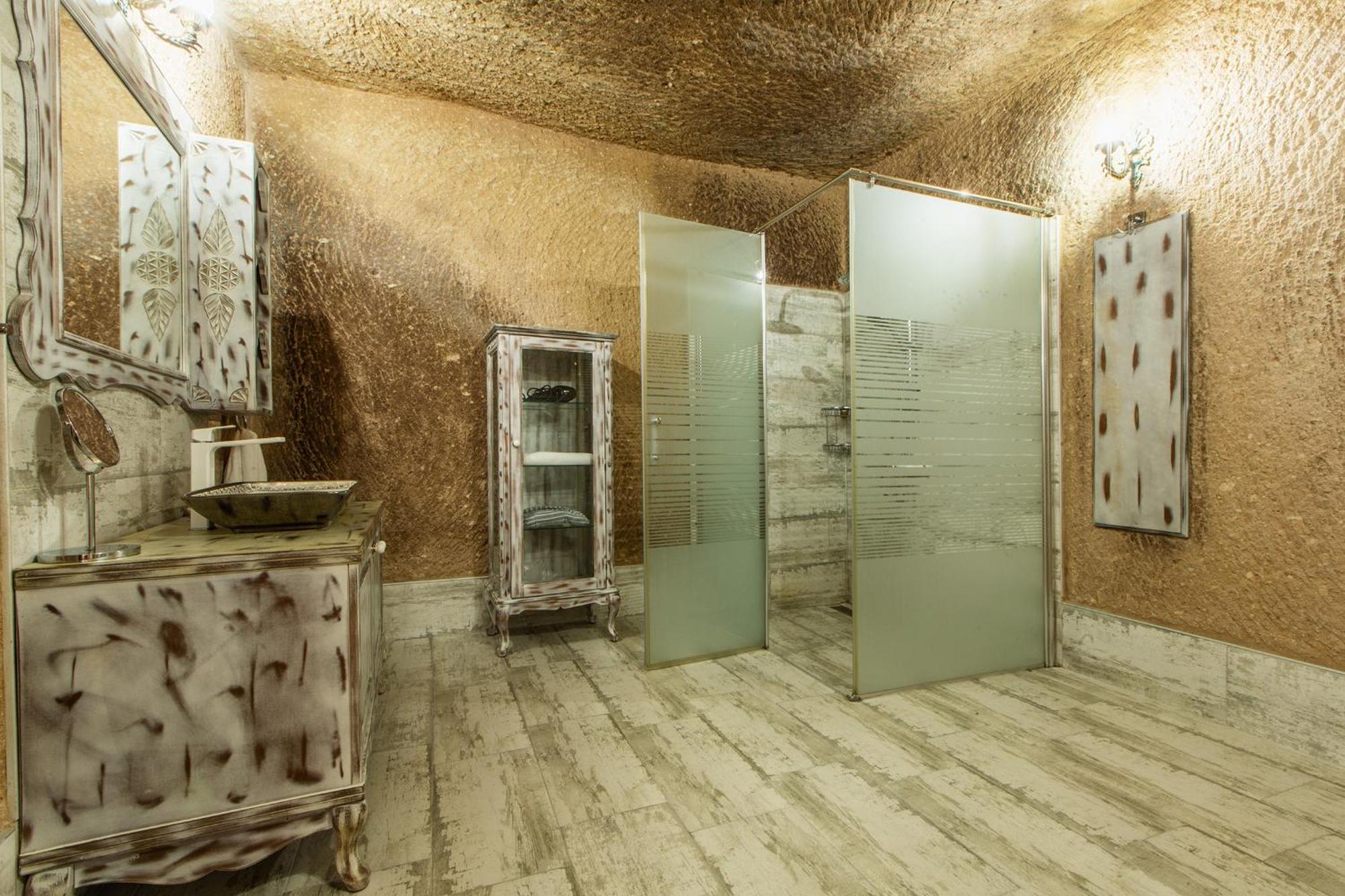 Karlik Cave Suite Cappadocia Ючхисар Екстериор снимка