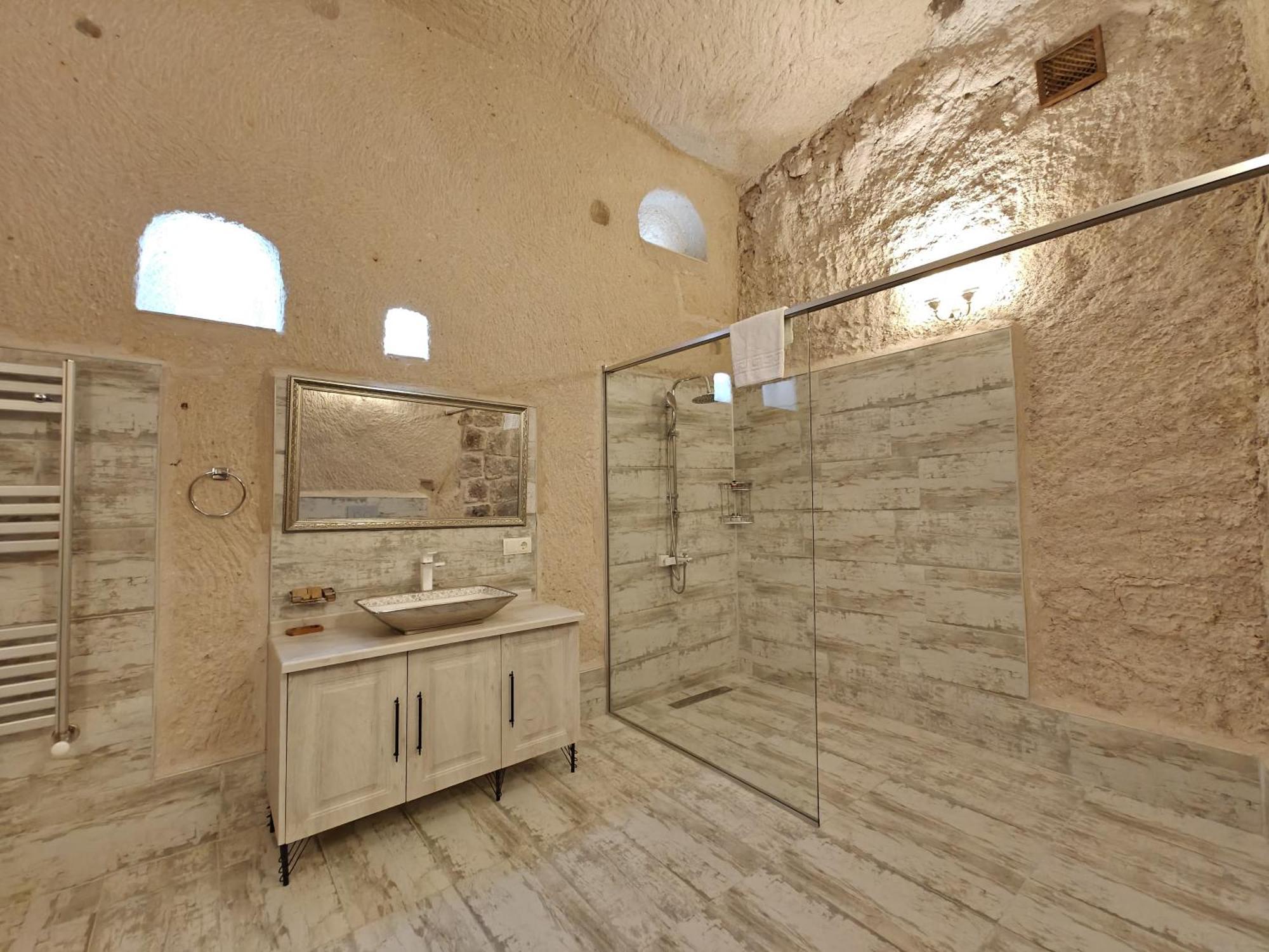 Karlik Cave Suite Cappadocia Ючхисар Екстериор снимка