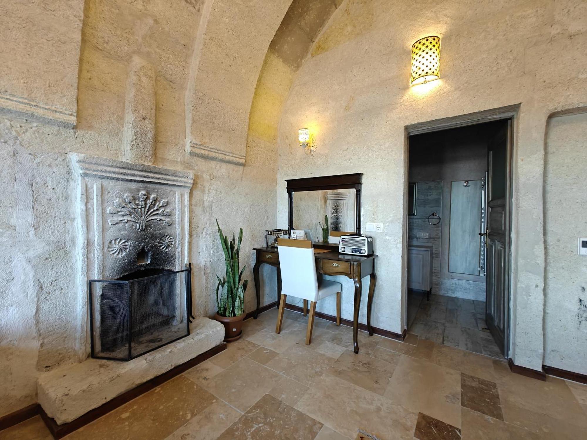 Karlik Cave Suite Cappadocia Ючхисар Екстериор снимка